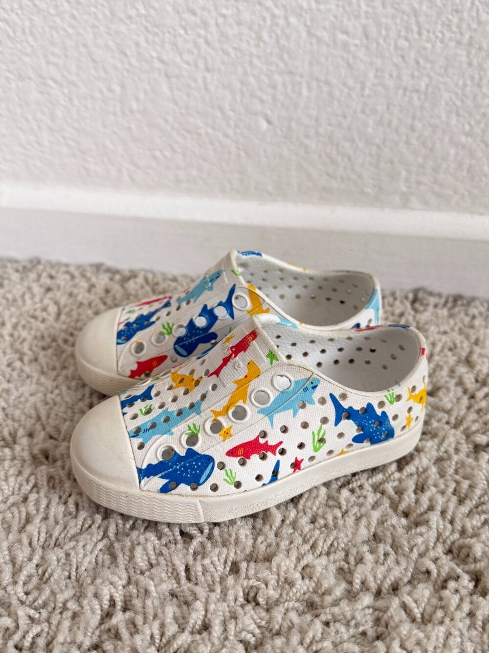 Native Jefferson Sharks Slip On Water Shoes White Size 5 Toddler